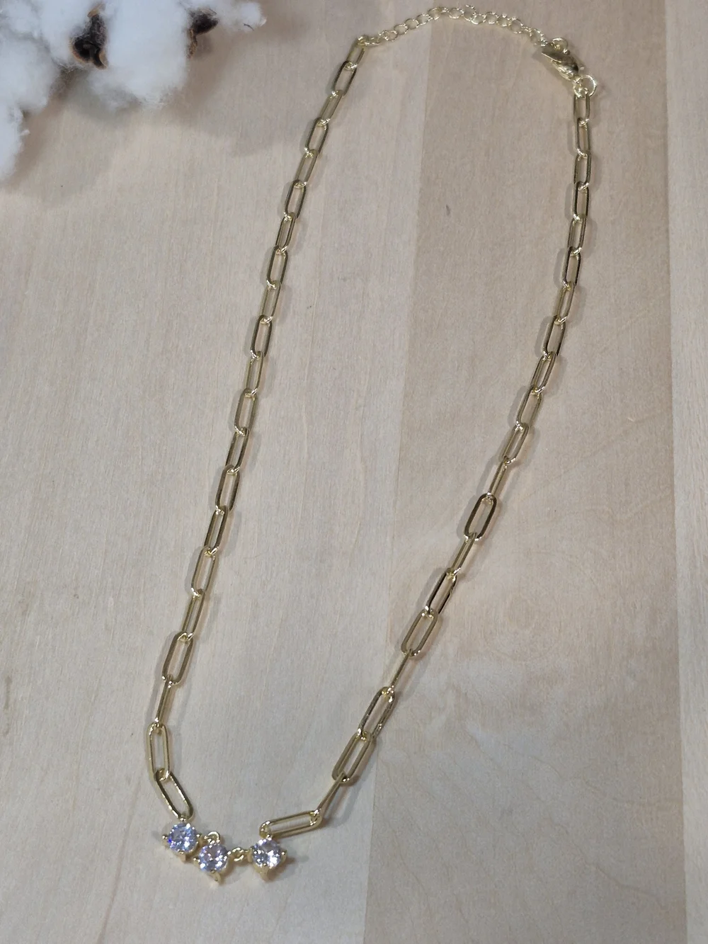 💛💛NEW💛💛 BEAUTIFUL!! Three CZ Minimalist PaperClip Necklace In GOLD Plating